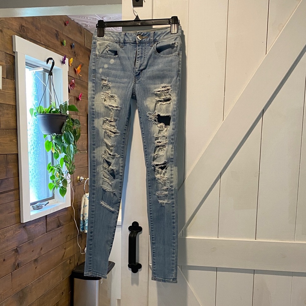American Eagle Outfitters Light Blue Distressed Skinny Jeans